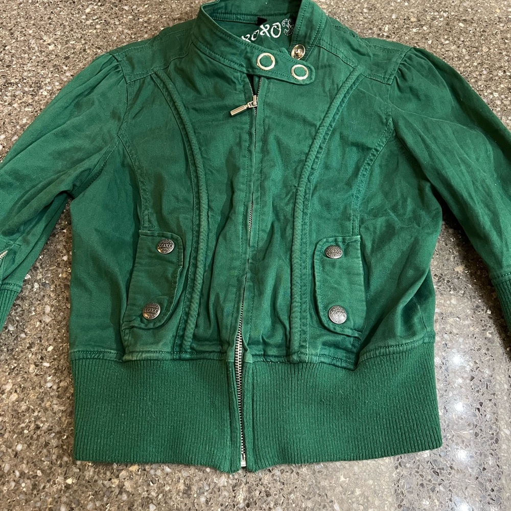 XOXO Emerald Green Cropped Sleeve Jacket Y2K Smocked Bottom Size M Zippers Trend